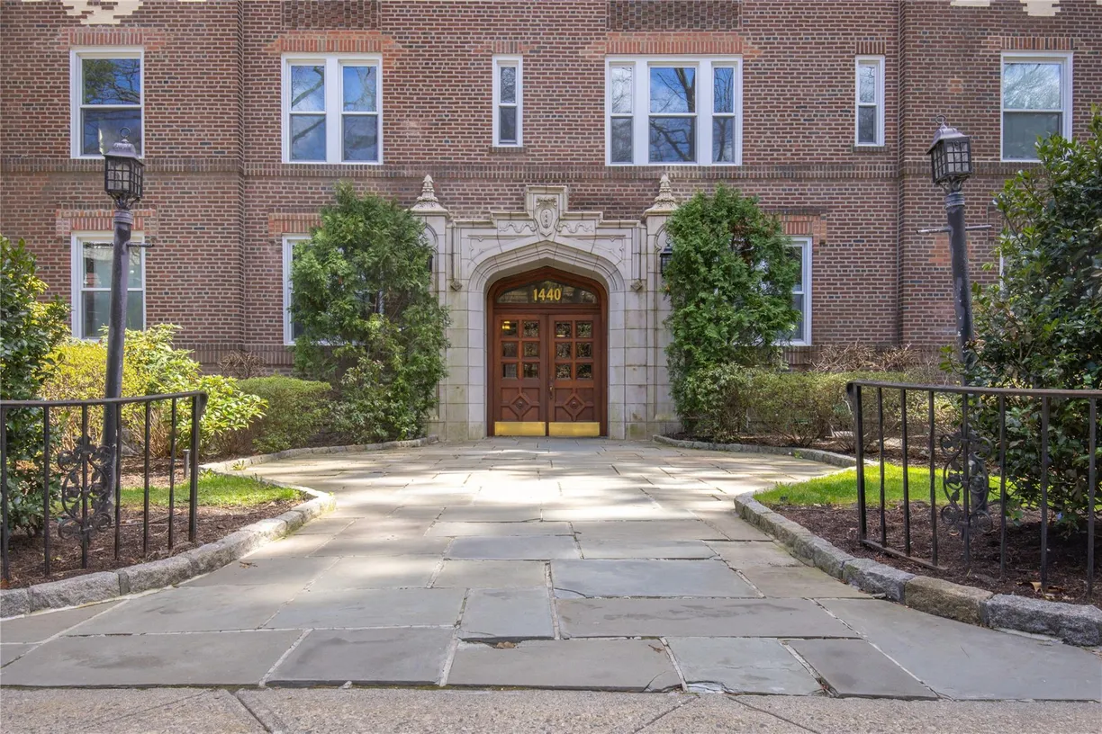 Westchester Real Estate | View 1440 Midland Avenue, GD | 2 Beds, 1 Bath