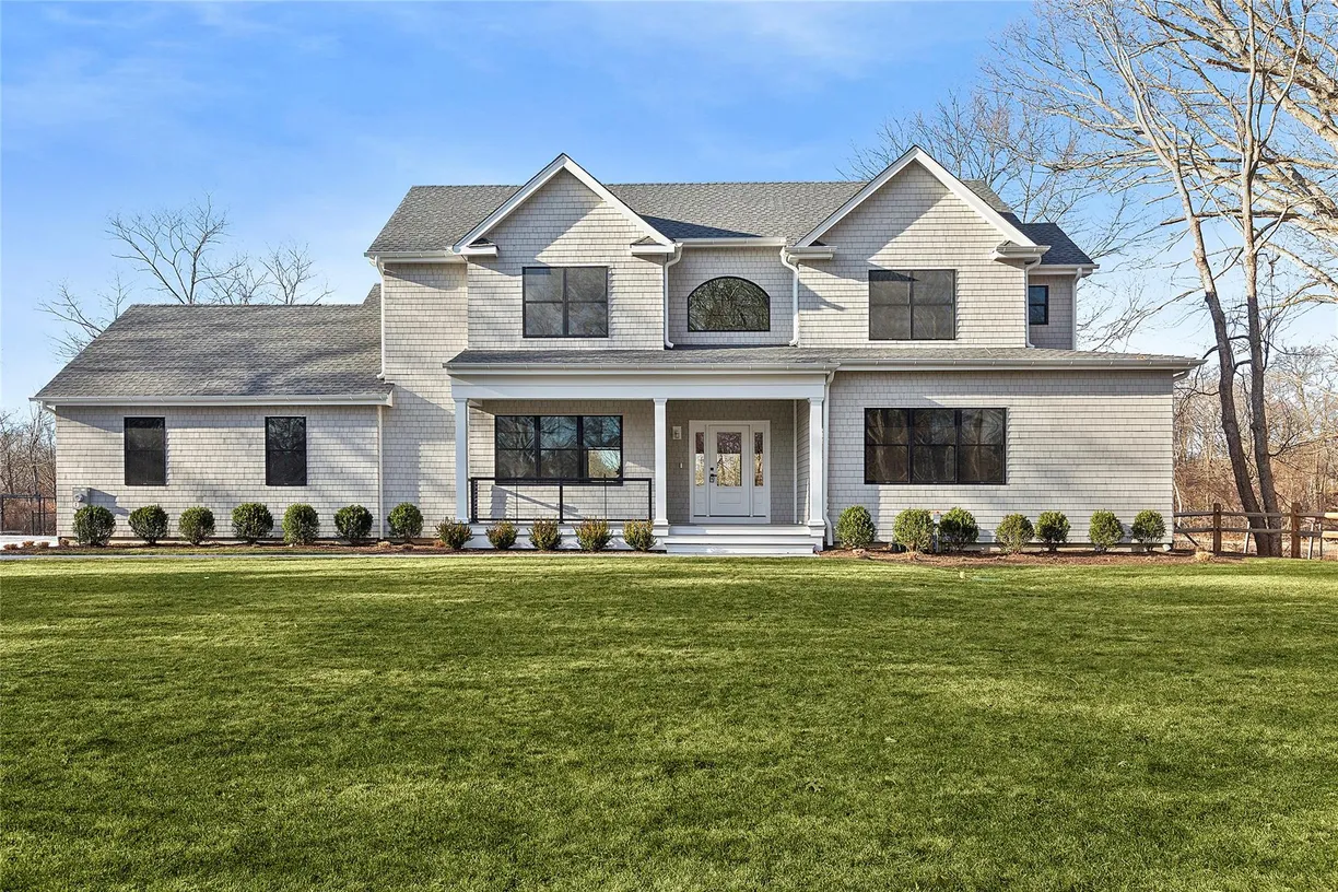 The Hamptons Real Estate | View 510 Gull Pond Lane | 4 Beds, 3 Baths