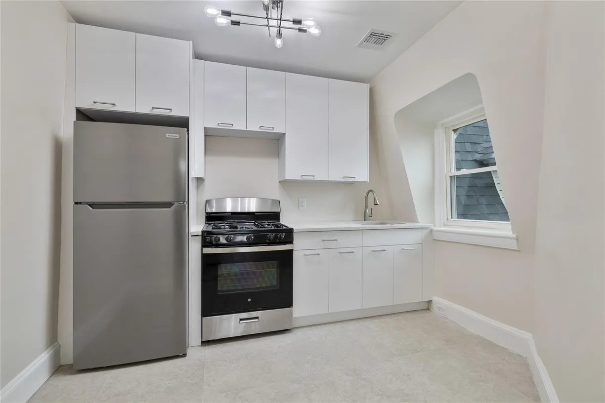 Rockland/Orange/NJ Real Estate | View 1 ELIZABETH Place, 2F | 2 Beds, 1 Bath