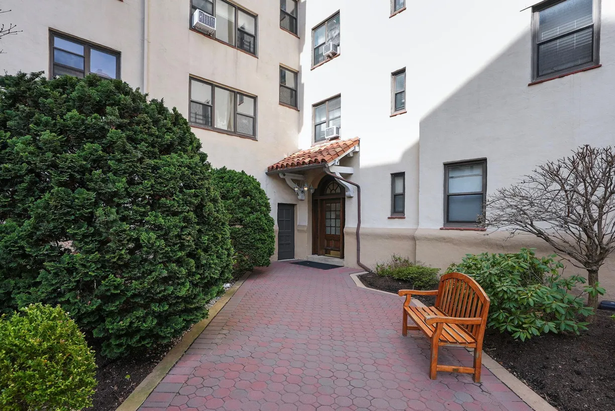 Westchester Real Estate | View 17 N Chatsworth Avenue, #4L | Listing