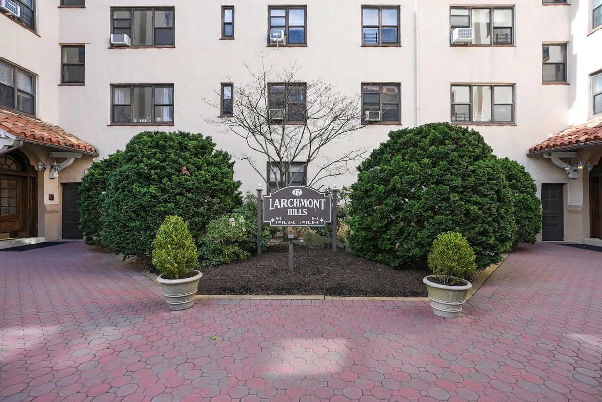 Westchester Real Estate | View 17 N Chatsworth Avenue, #4L | 2 Beds, 1 Bath