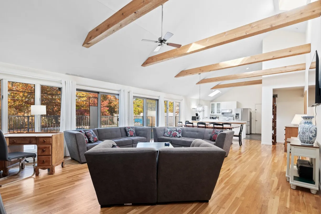 The Hamptons Real Estate | View 4 Evelyn Court | Listing