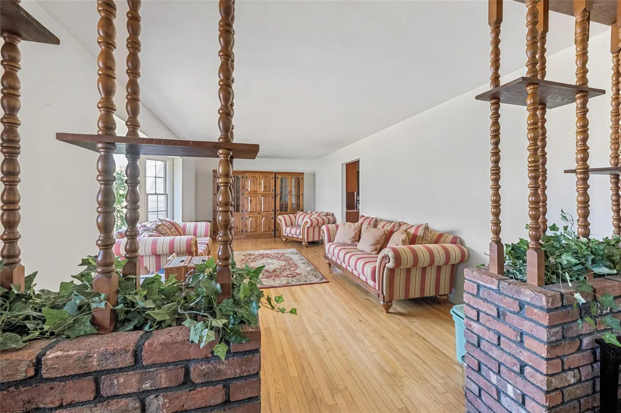 The Hamptons Real Estate | View 46 Neptune Avenue | Listing