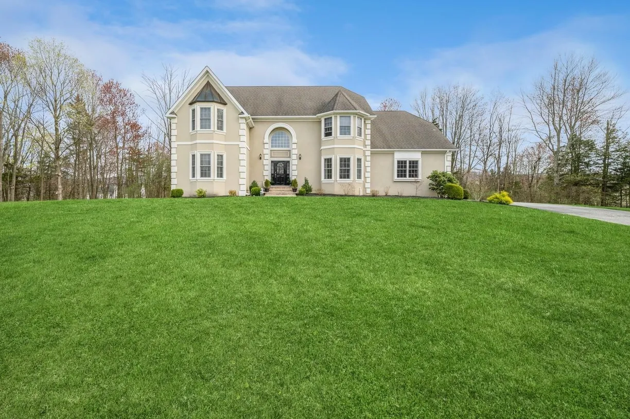 Rockland/Orange/NJ Real Estate | View 45 Camelot Drive | 5 Beds, 2 Baths