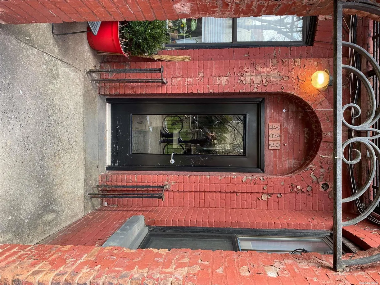 New York City Real Estate | View 35-01 28th Street, 2 | 3 Beds, 2 Baths