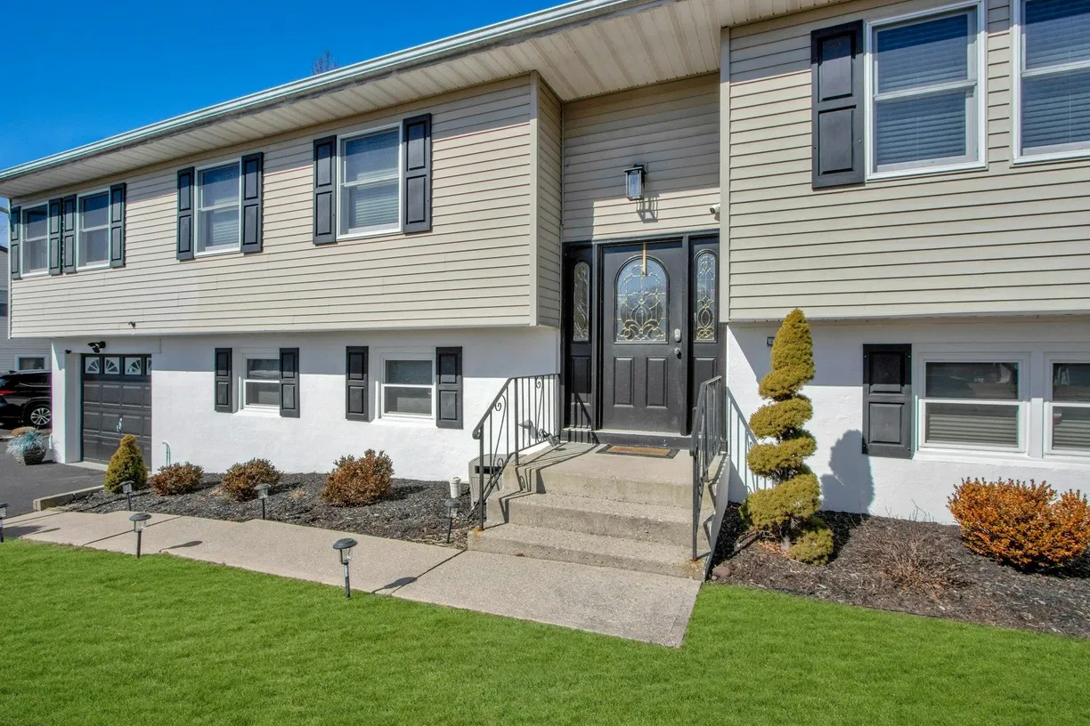 Rockland/Orange/NJ Real Estate | View 27 Lincoln Drive | Listing
