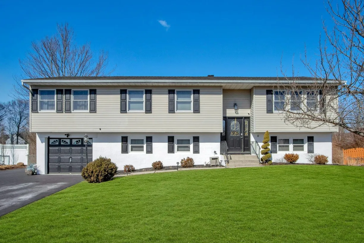 Rockland/Orange/NJ Real Estate | View 27 Lincoln Drive | 4 Beds, 2 Baths