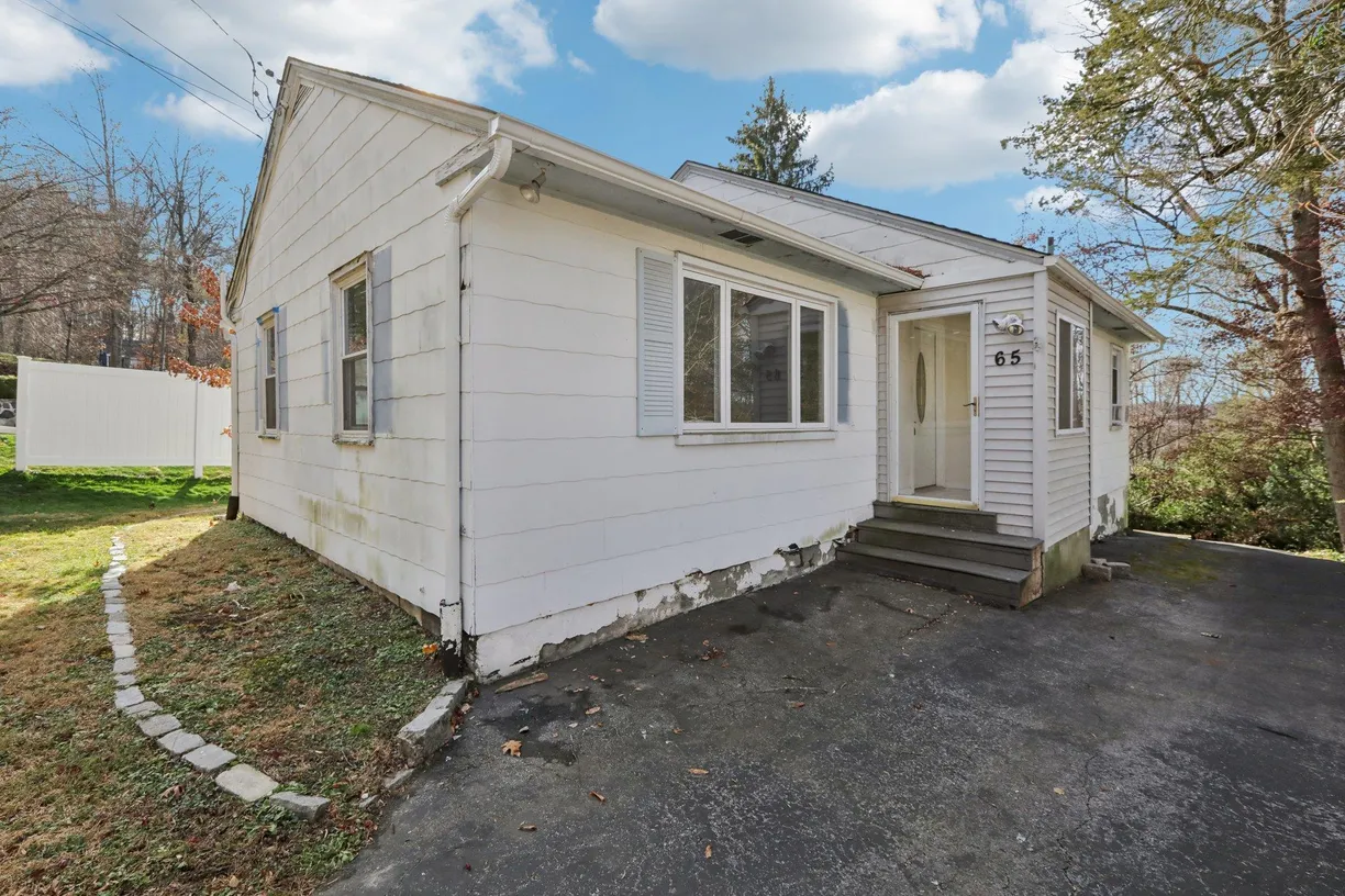 Westchester Real Estate | View 65 South Hill | 2 Beds, 1 Bath