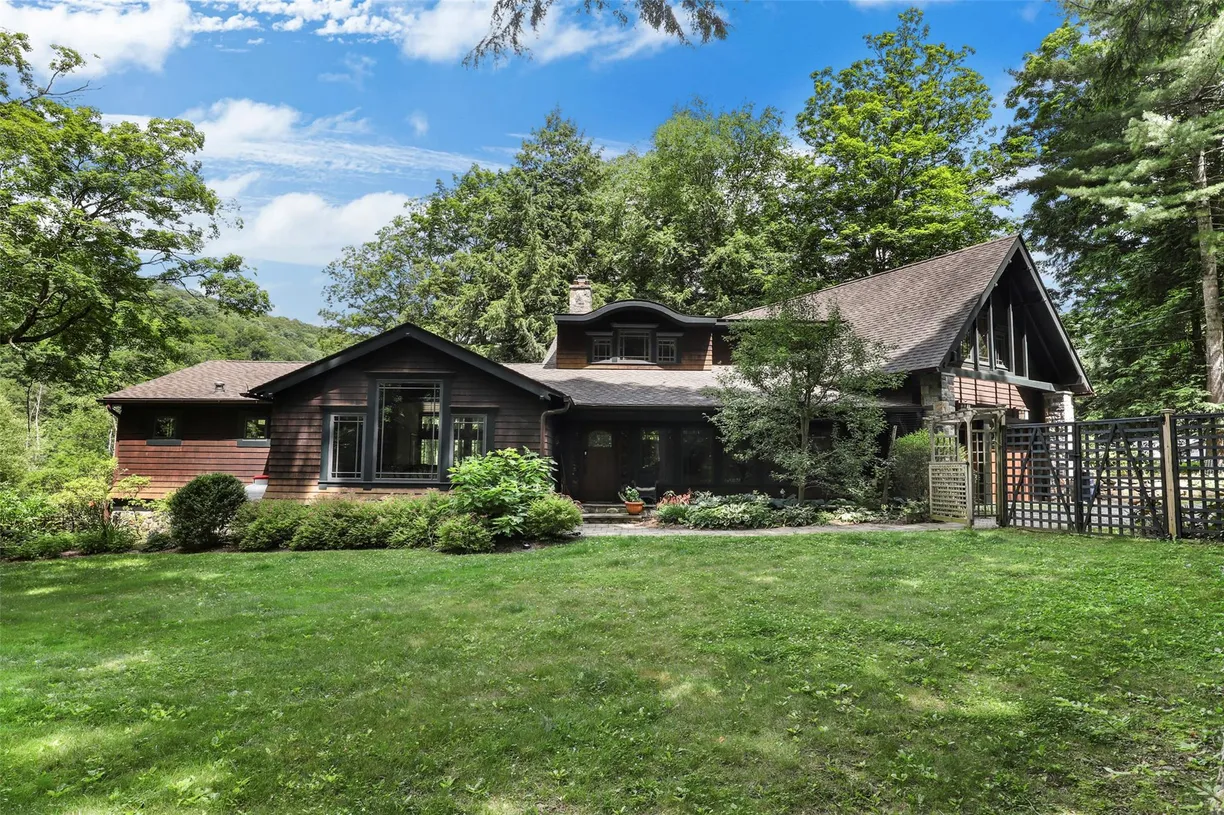 Westchester Real Estate | View  | 2 Beds, 2 Baths