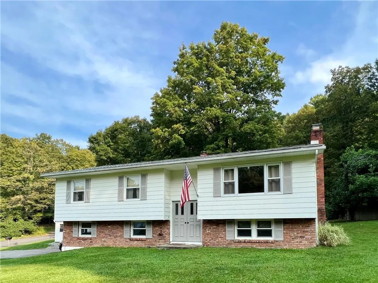 Hudson Valley Real Estate | View 2 Garden Place | 3 Beds, 2 Baths