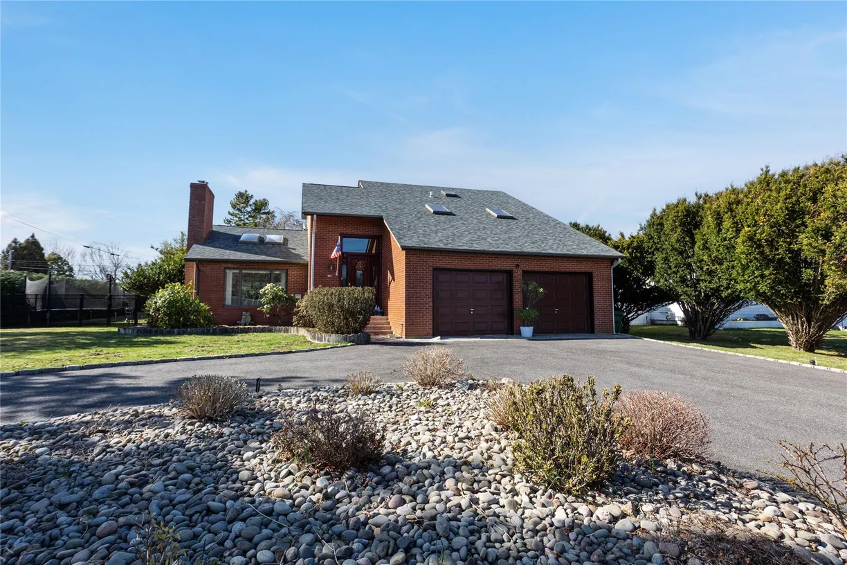 The Hamptons Real Estate | View 45 Budds Pond Road | Listing
