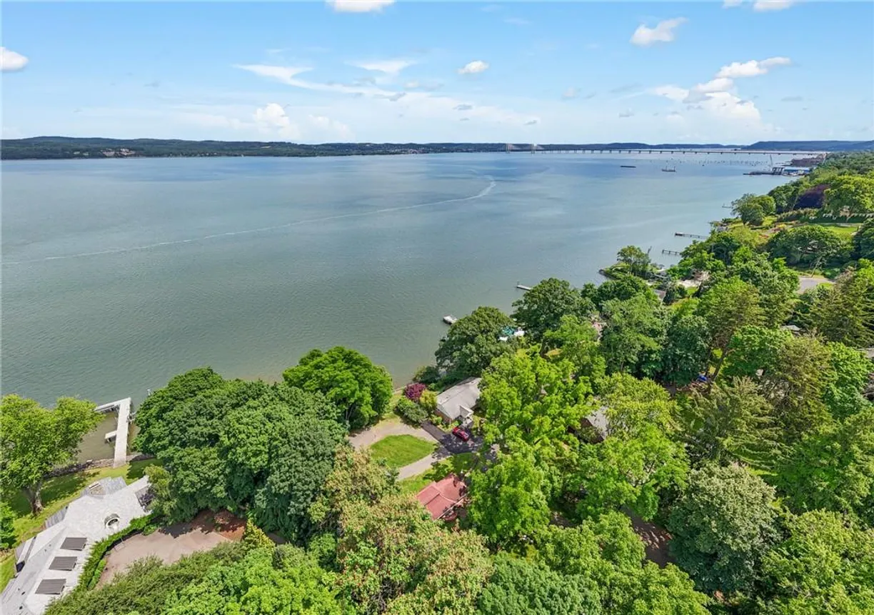 Rockland/Orange/NJ Real Estate | View 615 N BROADWAY, D | 2 Beds, 2 Baths