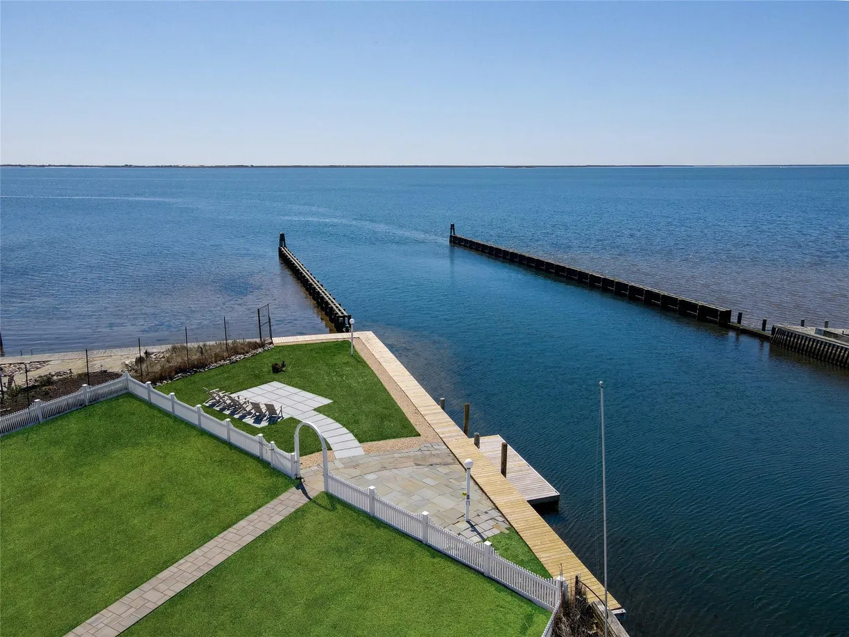 The Hamptons Real Estate | View 40 Laura Lee Drive | Listing