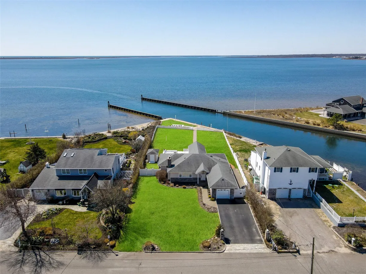 The Hamptons Real Estate | View 40 Laura Lee Drive | Listing