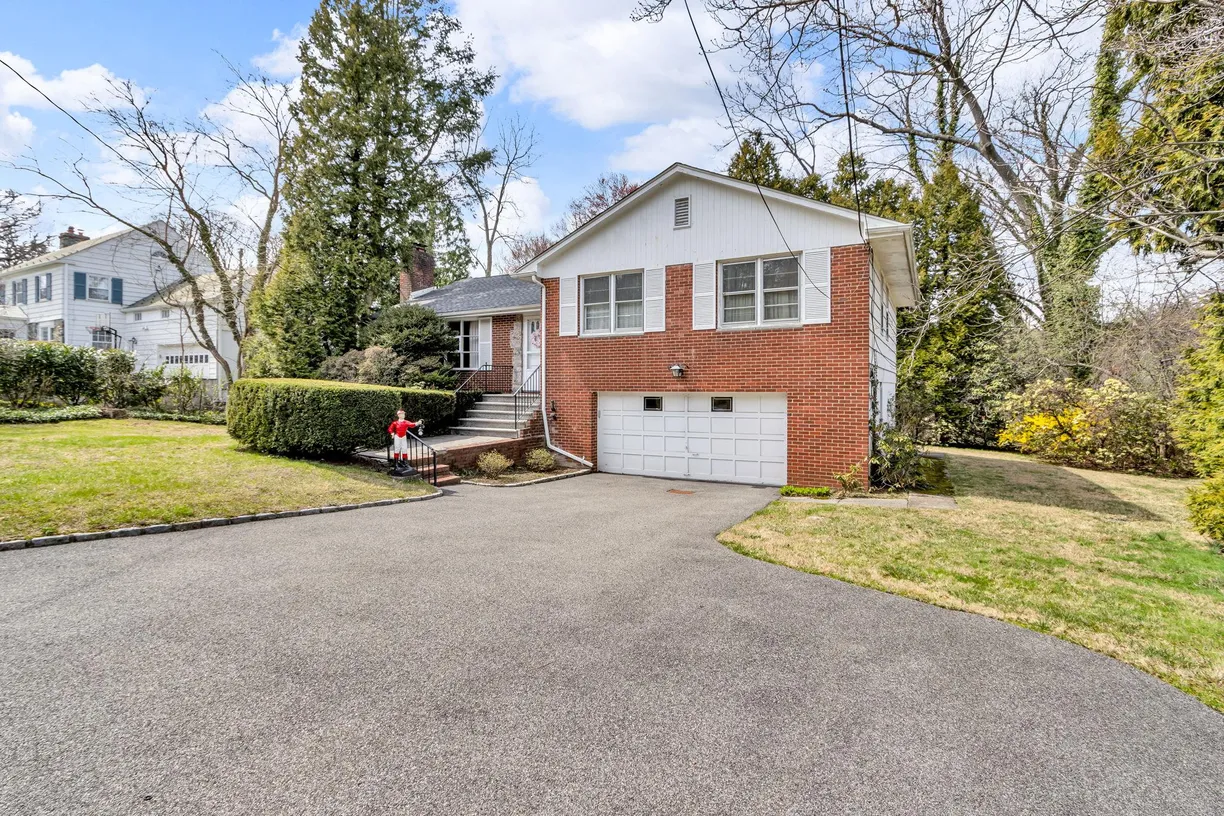 Westchester Real Estate | View 95 Wrexham Road | Listing