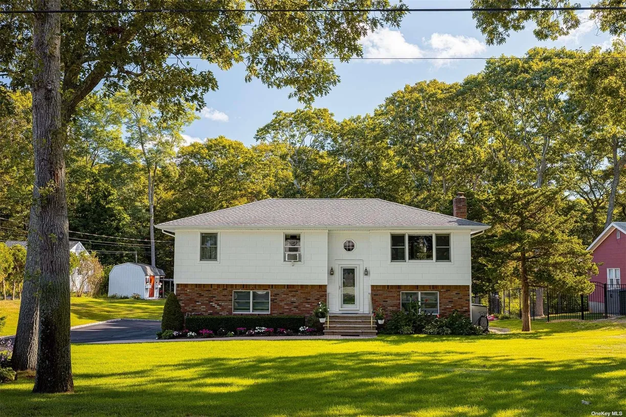 The Hamptons Real Estate | View 118 Saint Marys Drive | 4 Beds, 2 Baths