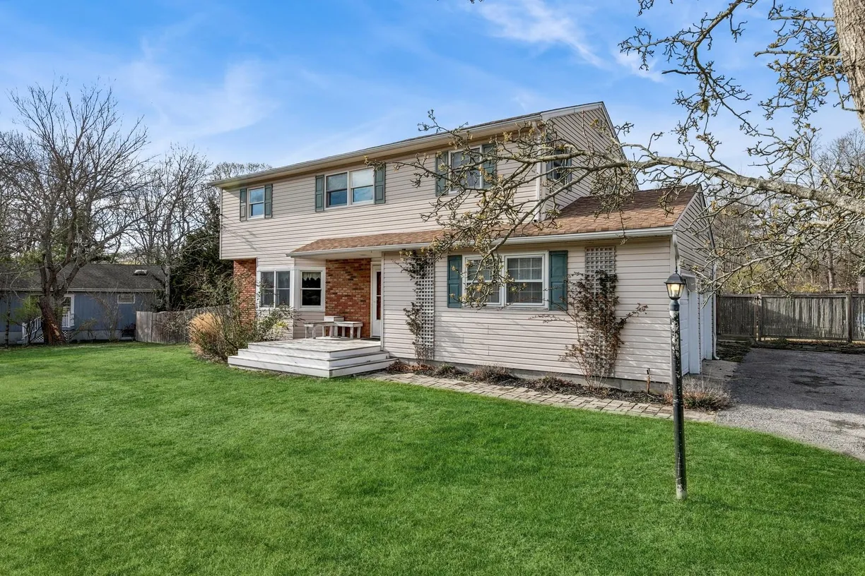 The Hamptons Real Estate | View 1 Gerald Lane | Listing