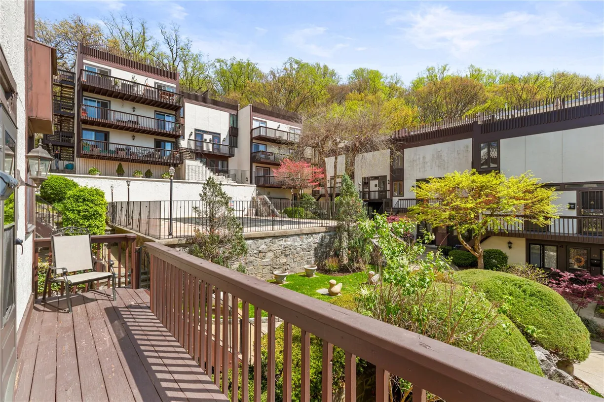 Westchester Real Estate | View 1200 Warburton Avenue, 8 | 2 Beds, 1 Bath
