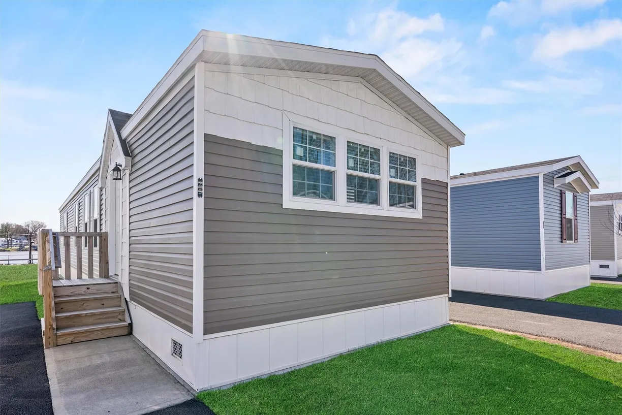 Rockland/Orange/NJ Real Estate | View 25 Windward Way | Listing