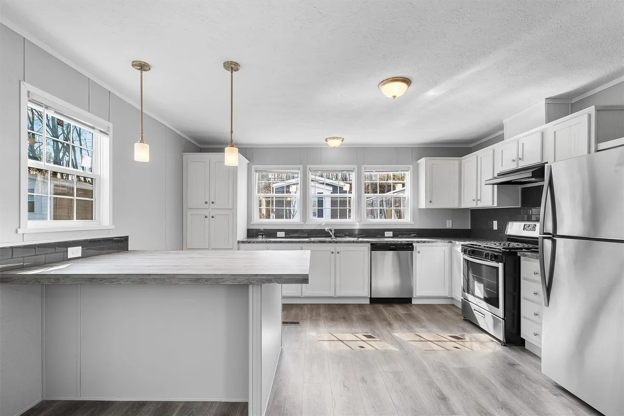 Rockland/Orange/NJ Real Estate | View 25 Windward Way | 3 Beds, 2 Baths