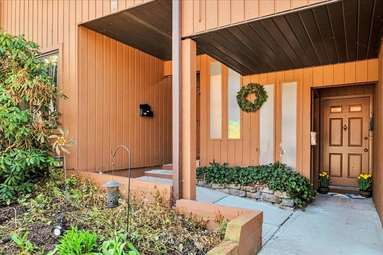 Westchester Real Estate | View 108 Coachlight Square | Listing