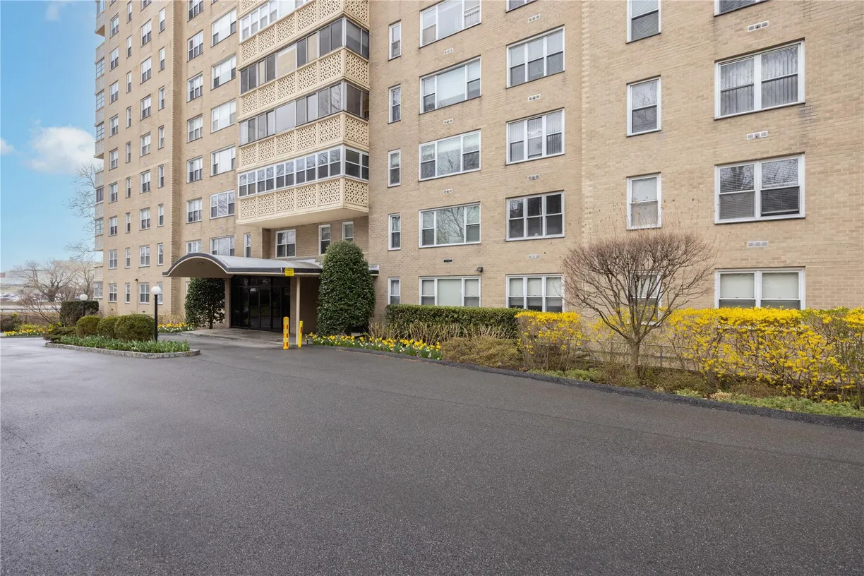 Westchester Real Estate | View 1200 Midland Avenue, 9C | Listing