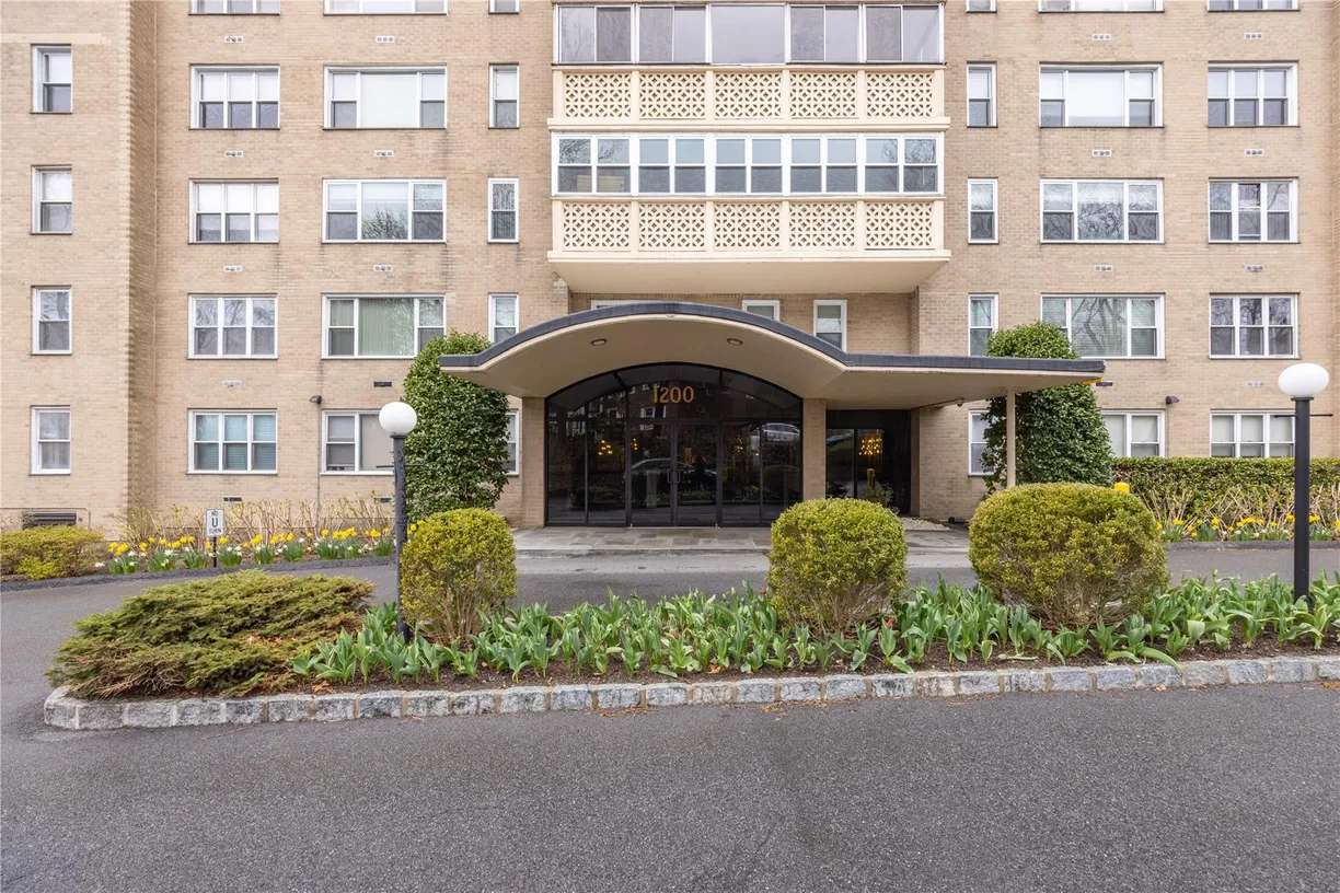 Westchester Real Estate | View 1200 Midland Avenue, 9C | 2 Beds, 2 Baths