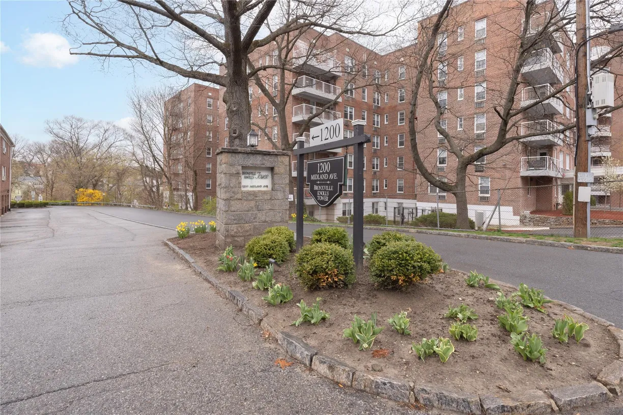 Westchester Real Estate | View 1200 Midland Avenue, 9C | Listing