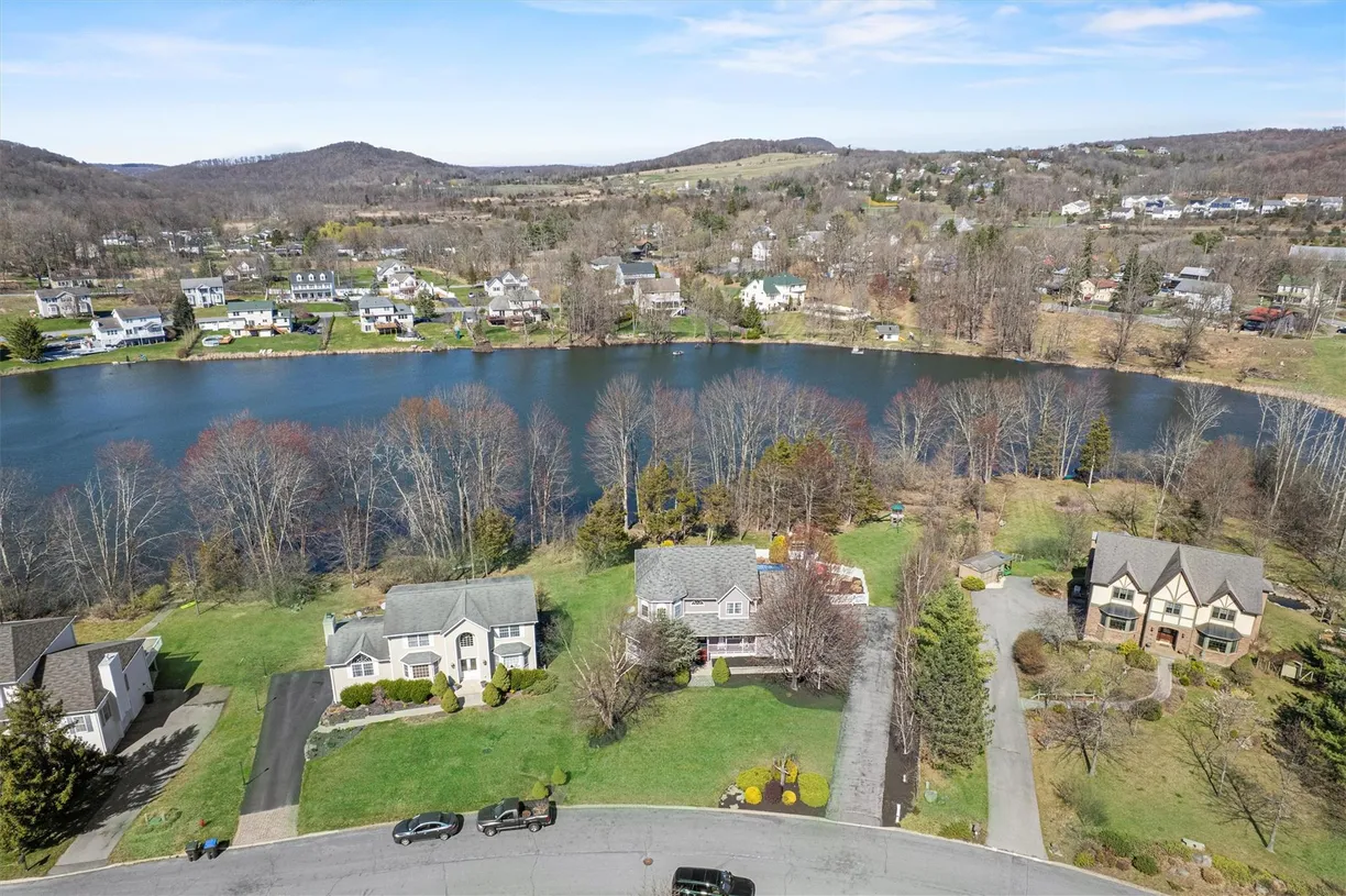 Rockland/Orange/NJ Real Estate | View 157 Creamery Pond Road | Listing