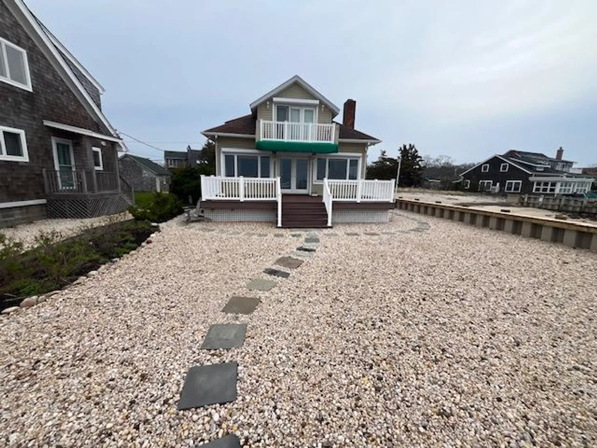 The Hamptons Real Estate | View 4135 Camp Mineola Road | Listing