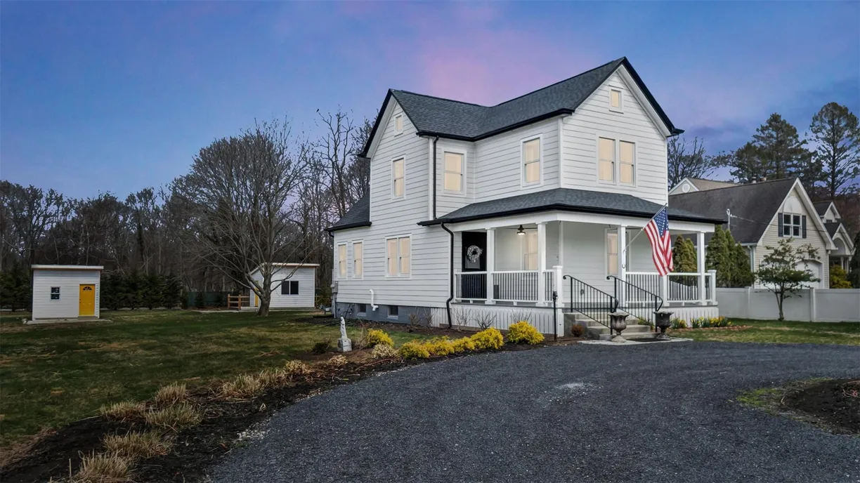 The Hamptons Real Estate | View 235 Cemetery Road | 3 Beds, 2 Baths