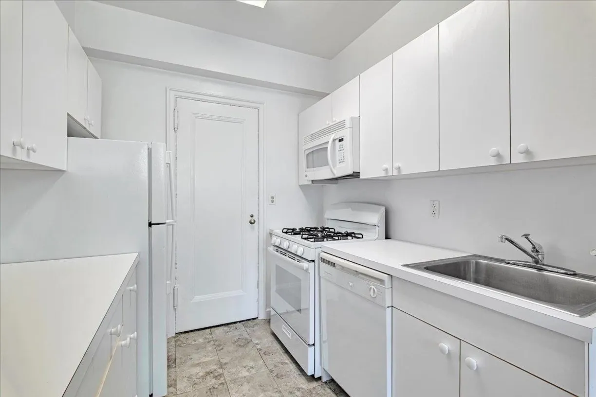 Westchester Real Estate | View 45 Popham Road, 3F | Listing