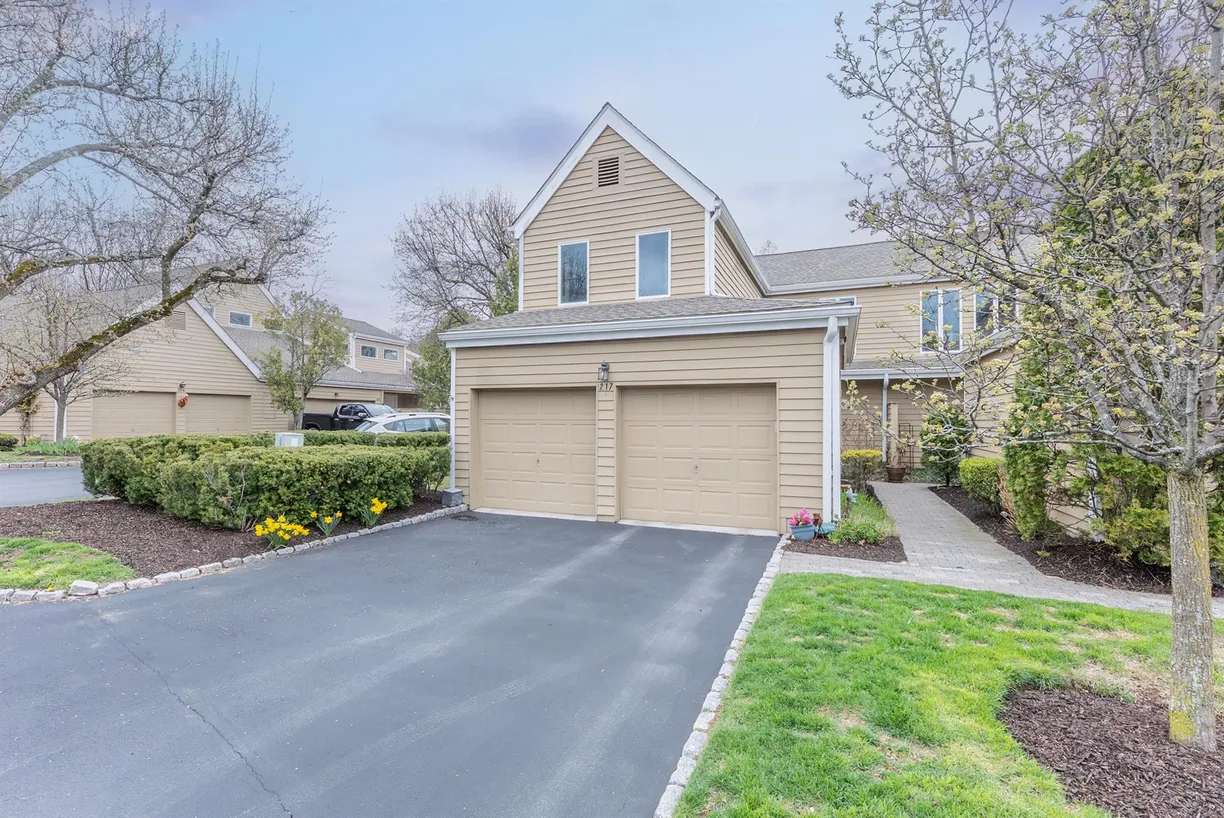 Hudson Valley Real Estate | View 217 Aspen Terrace | 2 Beds, 2 Baths