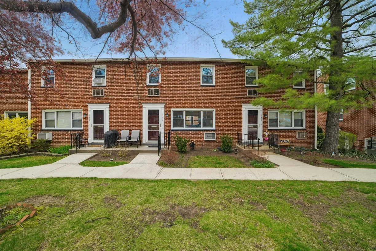 Westchester Real Estate | View 196 Charter Circle, 196 | Listing