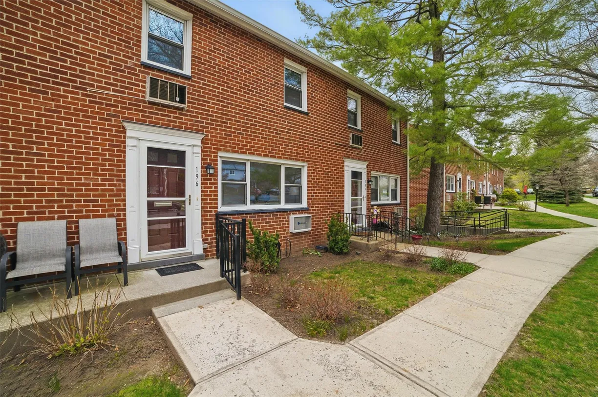 Westchester Real Estate | View 196 Charter Circle, 196 | 2 Beds, 1 Bath