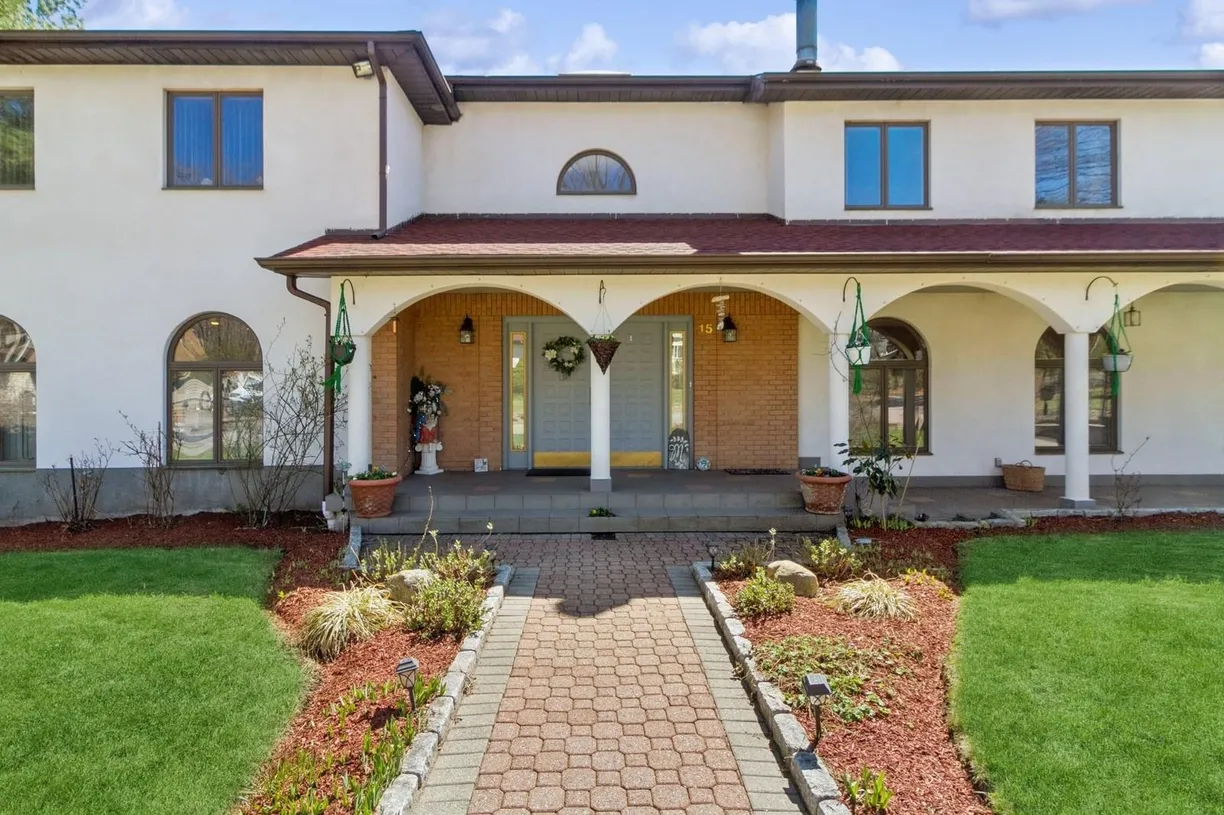 Westchester Real Estate | View 15 Horton Lane | Listing