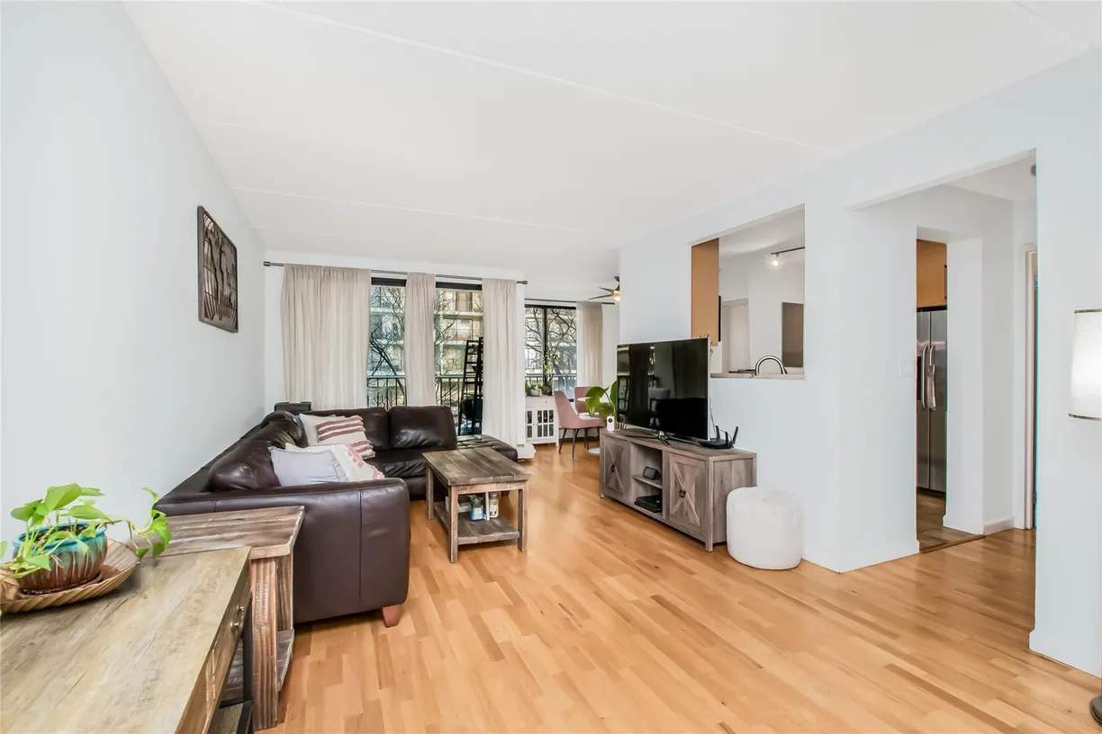 Westchester Real Estate | View 1155 Warburton Avenue, 6G | 2 Beds, 2 Baths
