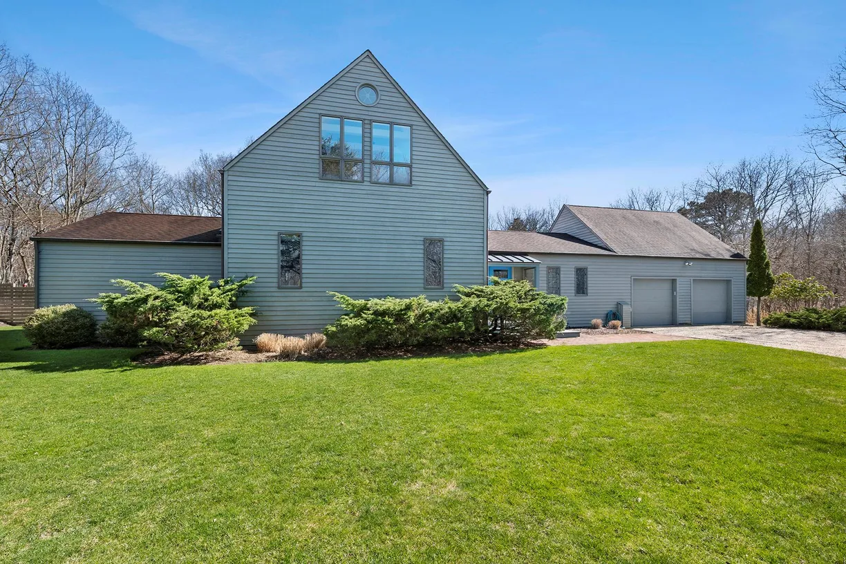 The Hamptons Real Estate | View 211 Red Dirt Road | 4 Beds, 3 Baths