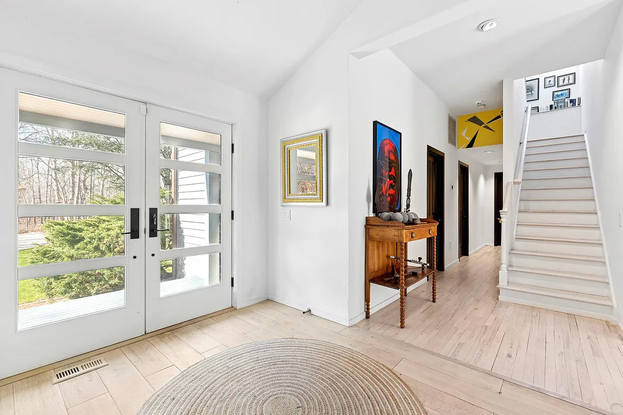 The Hamptons Real Estate | View 211 Red Dirt Road | Listing