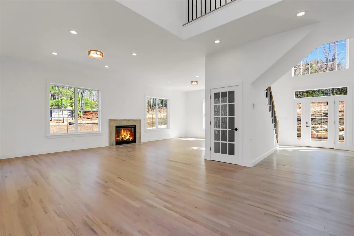 The Hamptons Real Estate | View 15 Deer Ridge Trail | 4 Beds, 4 Baths