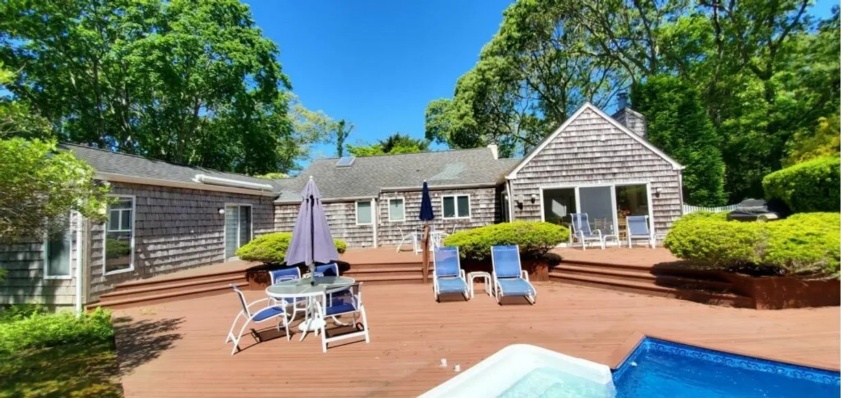 The Hamptons Real Estate | View 20 Basket Neck Lane | Listing