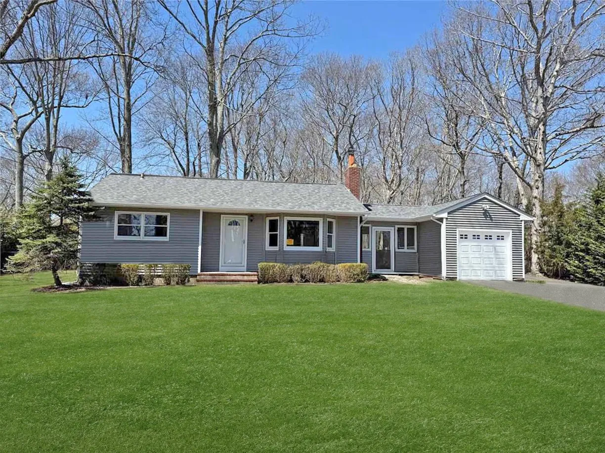 The Hamptons Real Estate | View 360 Westview Drive | 3 Beds, 2 Baths
