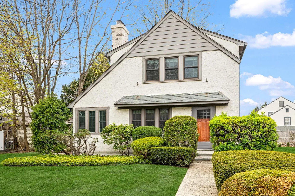 Westchester Real Estate | View 165 Lyons Road | 3 Beds, 1 Bath