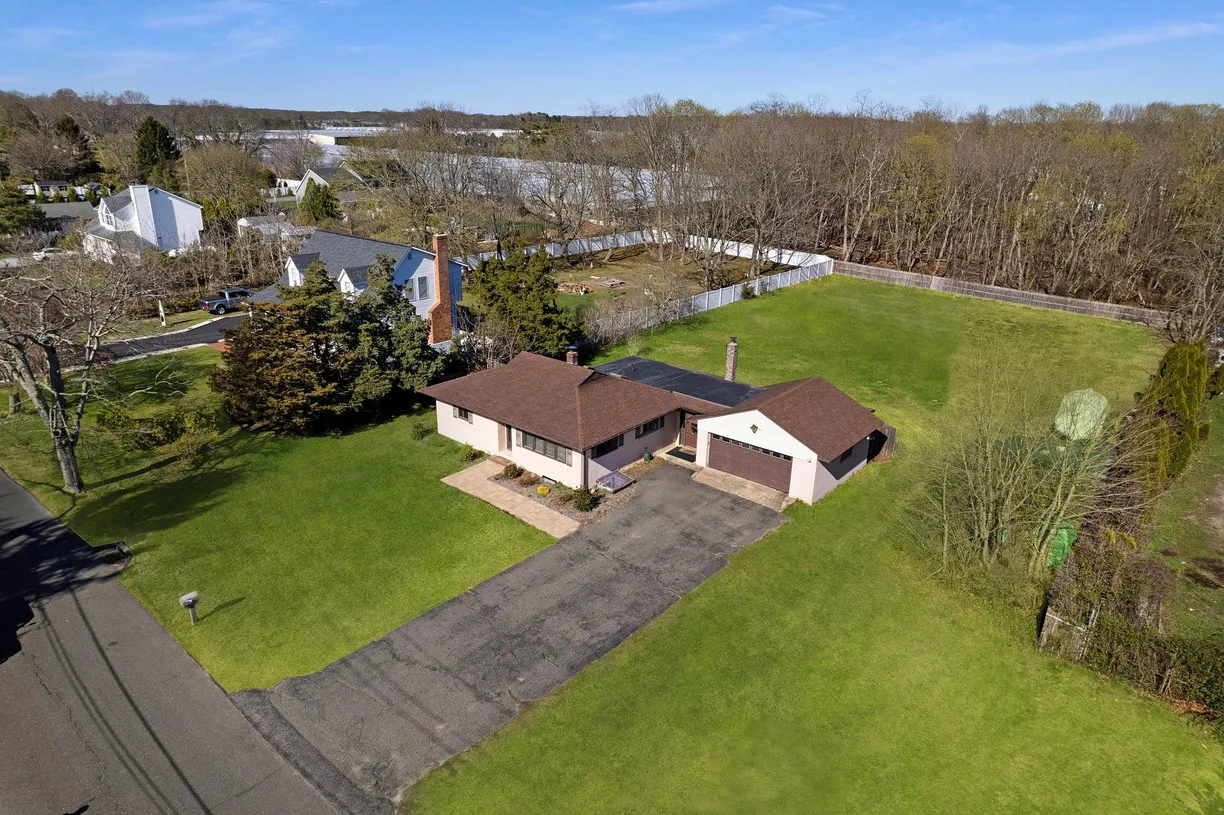 The Hamptons Real Estate | View 15 Reeves Road | Listing