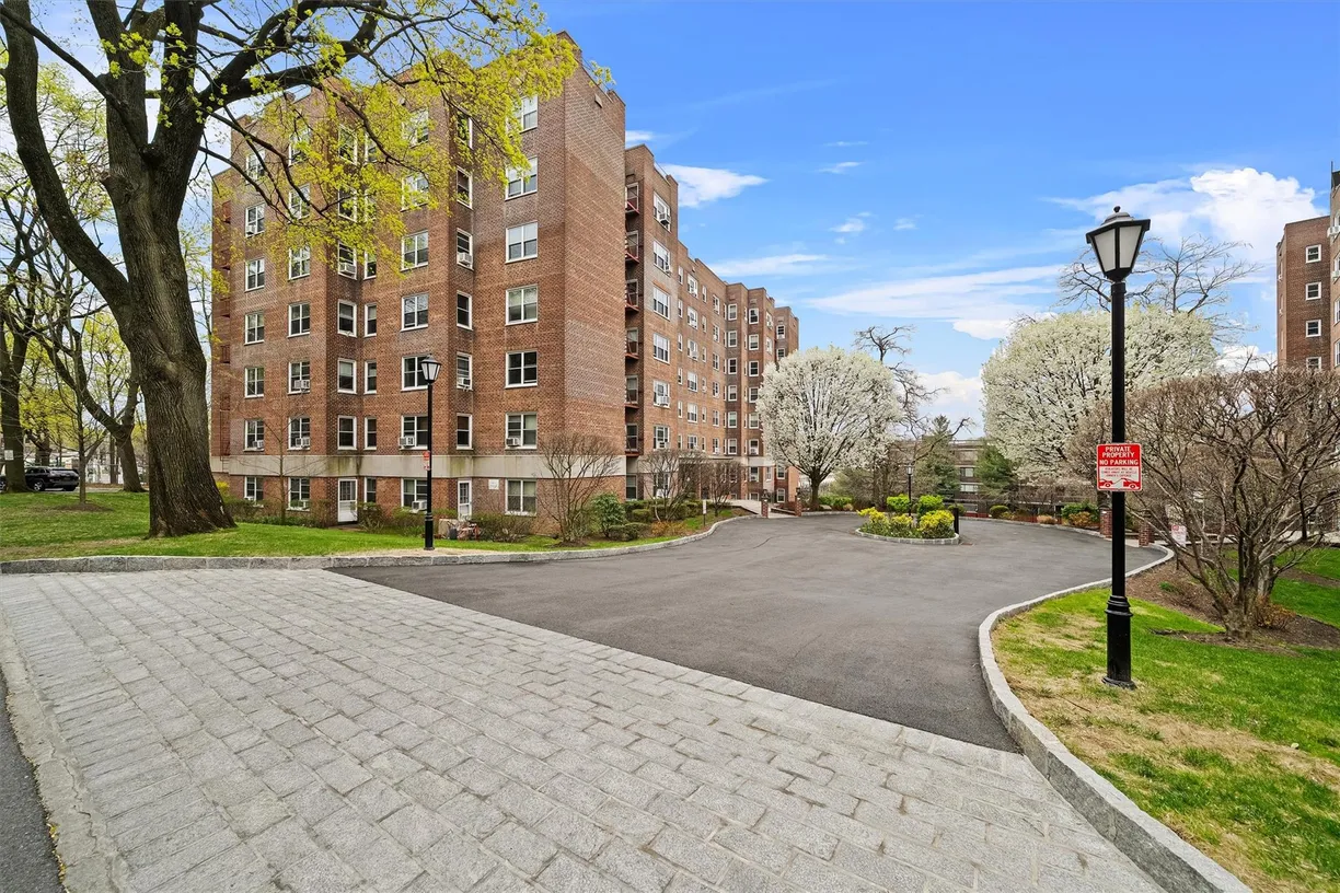 Westchester Real Estate | View 280 Collins Avenue, 4B | 2 Beds, 2 Baths