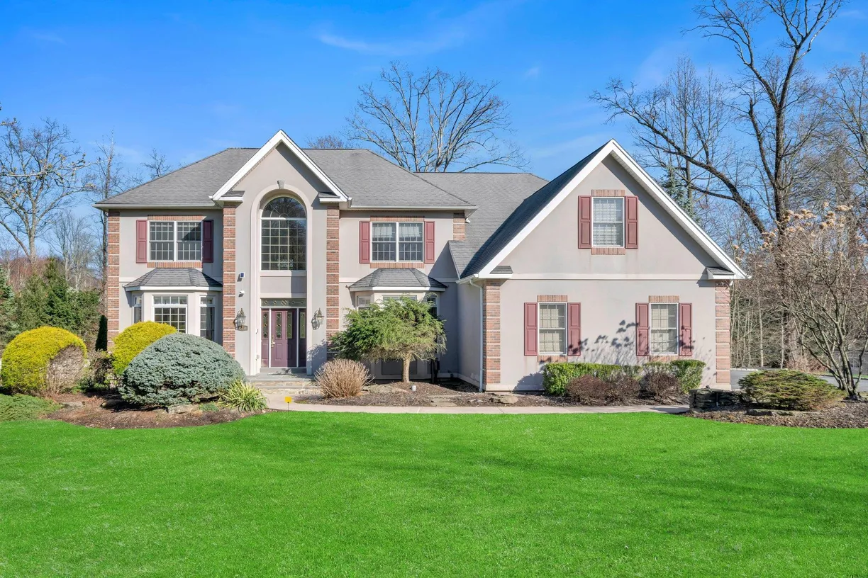 Rockland/Orange/NJ Real Estate | View 25 Charnwood Drive | 5 Beds, 4 Baths