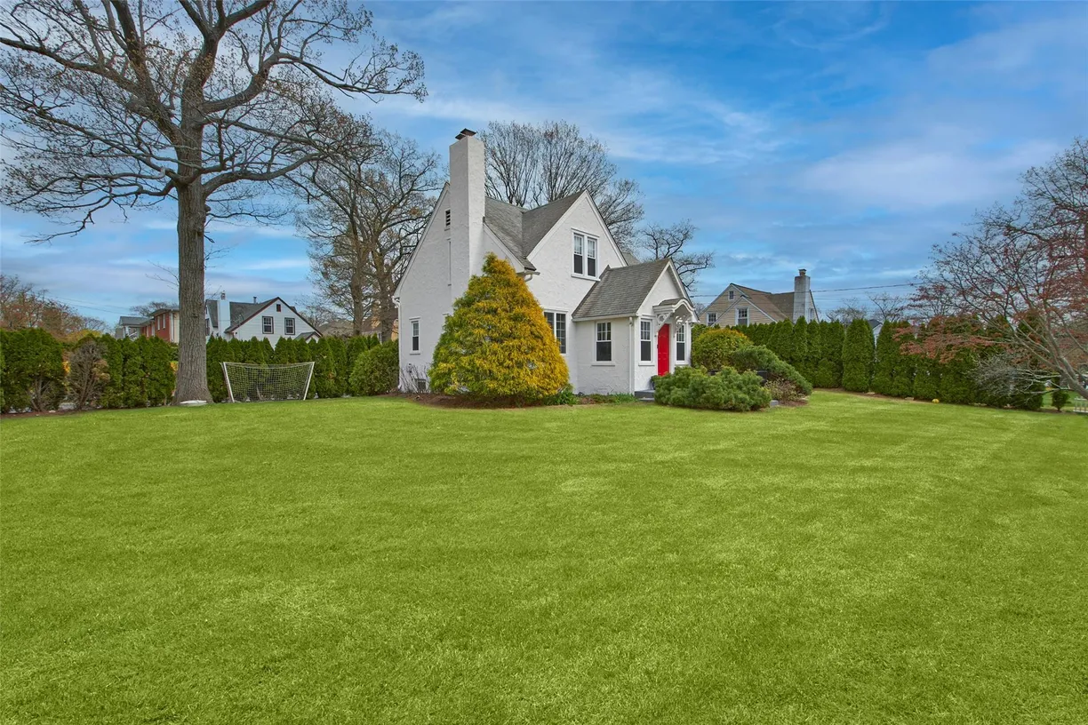 Westchester Real Estate | View 1514 Old Orchard Street | Listing