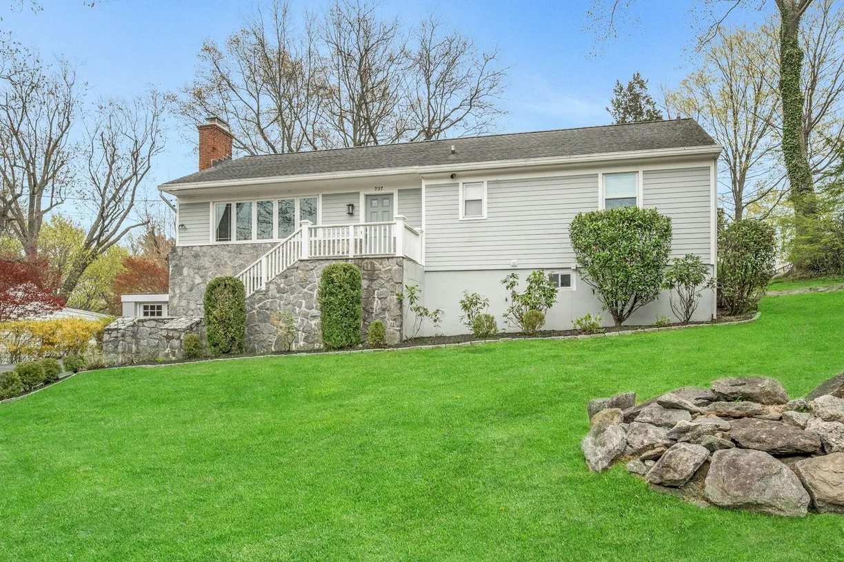Westchester Real Estate | View 737 Forest Avenue | Listing