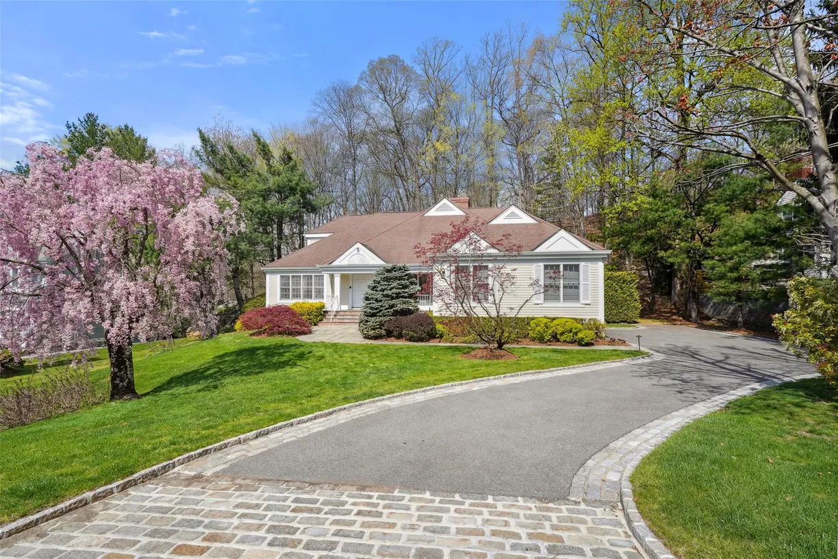 Westchester Real Estate | View 5 Avery Court | 3 Beds, 3 Baths