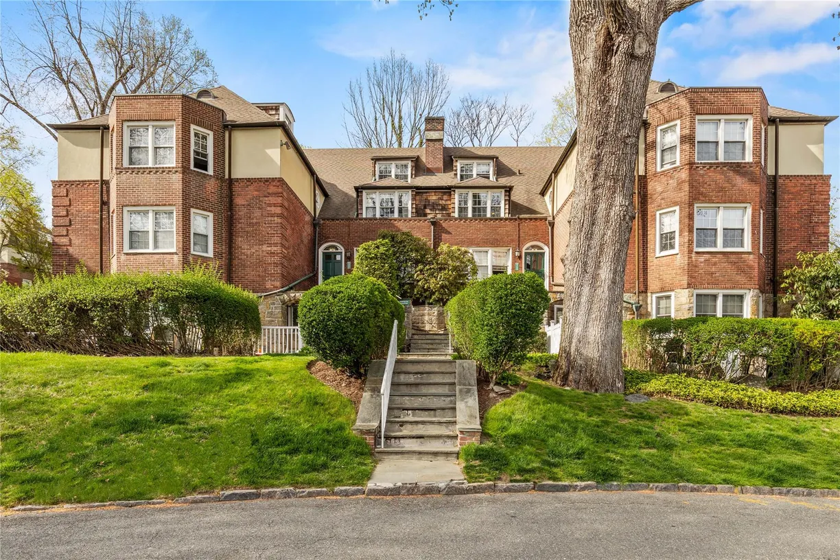 Westchester Real Estate | View 5 Campus Place, 2D | 2 Beds, 2 Baths